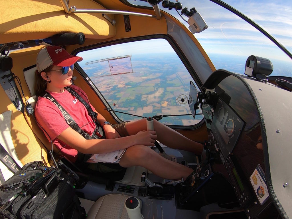 Riley pilotando pipstrel sinus